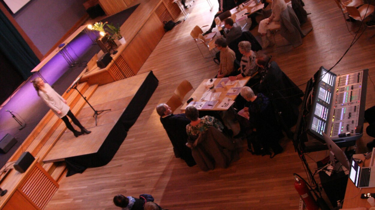 Årsmøtet sett fra Galleriet i Storsalen.