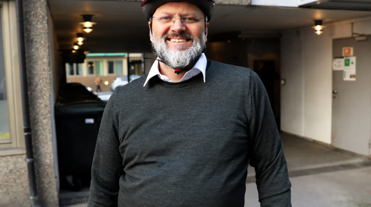 Dag William Haugeto med sykkel