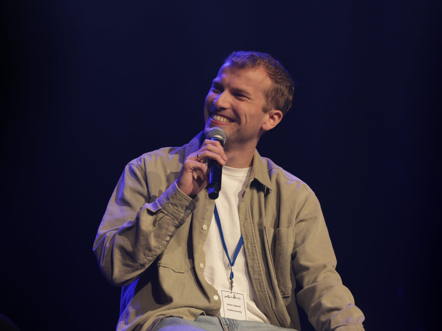 Intervju-scene-MA-2024-3_Foto-Kjetil-Fyllingen-1536×1152 (1) Intervju-scene-MA-2024-3_Foto-Kjetil-Fyllingen-1536x1152 (1)